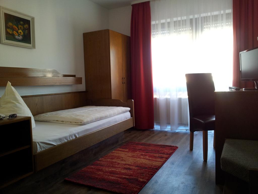 Hotel Waldparkstube Bad Schonborn Exteriör bild